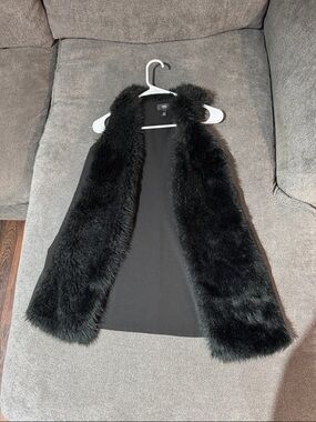 Mossino Black Faux Fur Coat - Plush Exterior- Medium
